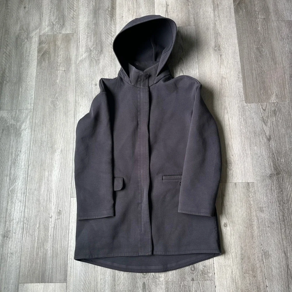 Lululemon Gray Hooded‎ Jacket Women's Size 9 Pockets